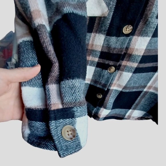 Tan/ black plaid button up shacket with pockets sz 2x - Picture 4 of 7